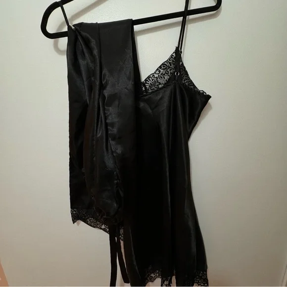 Multiple pyjamas - Picture 3 of 7